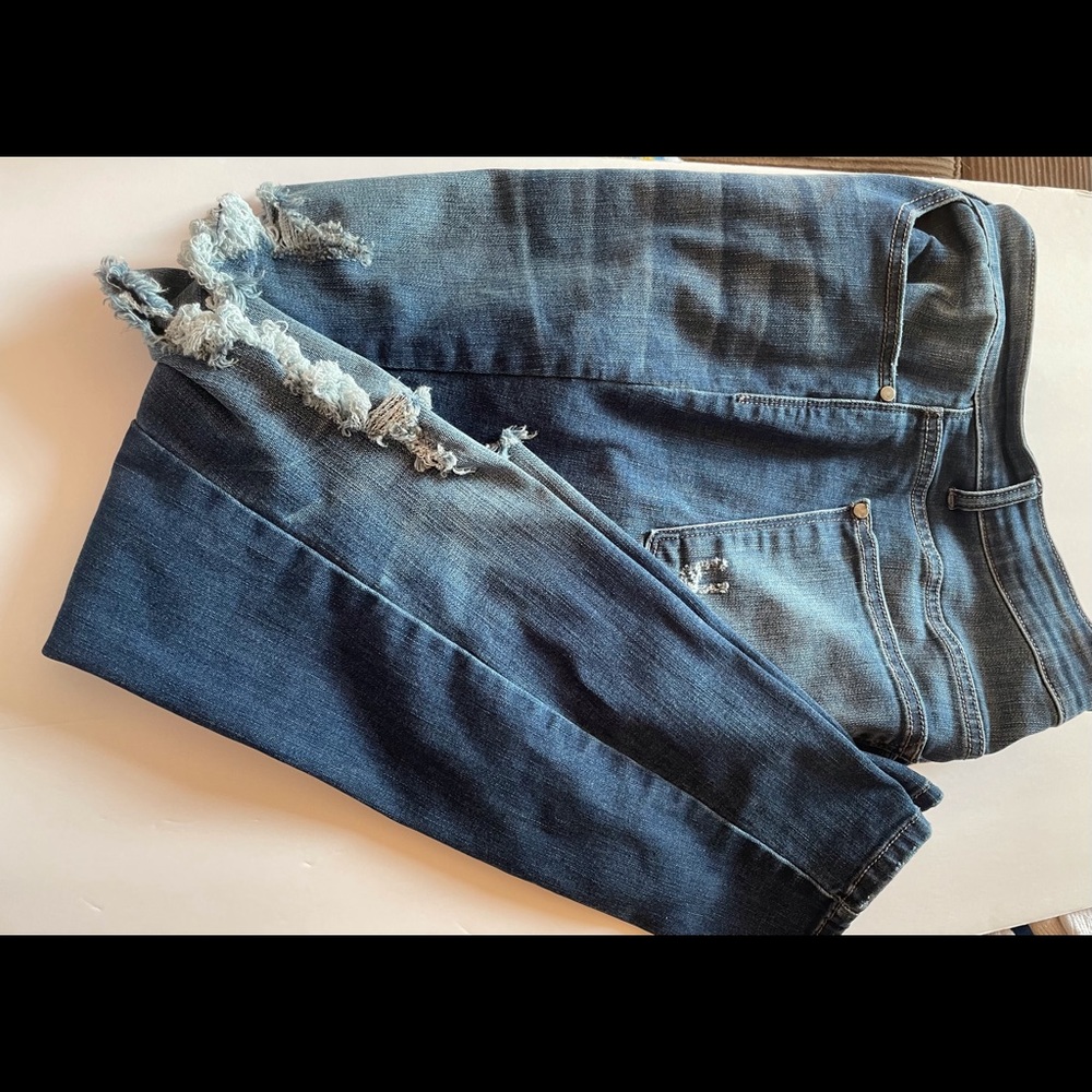 Judy Blue Distressed Skinny Jeans
